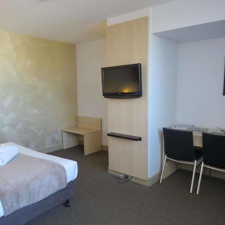 Metro Hotel פרת'' מראה חיצוני תמונה