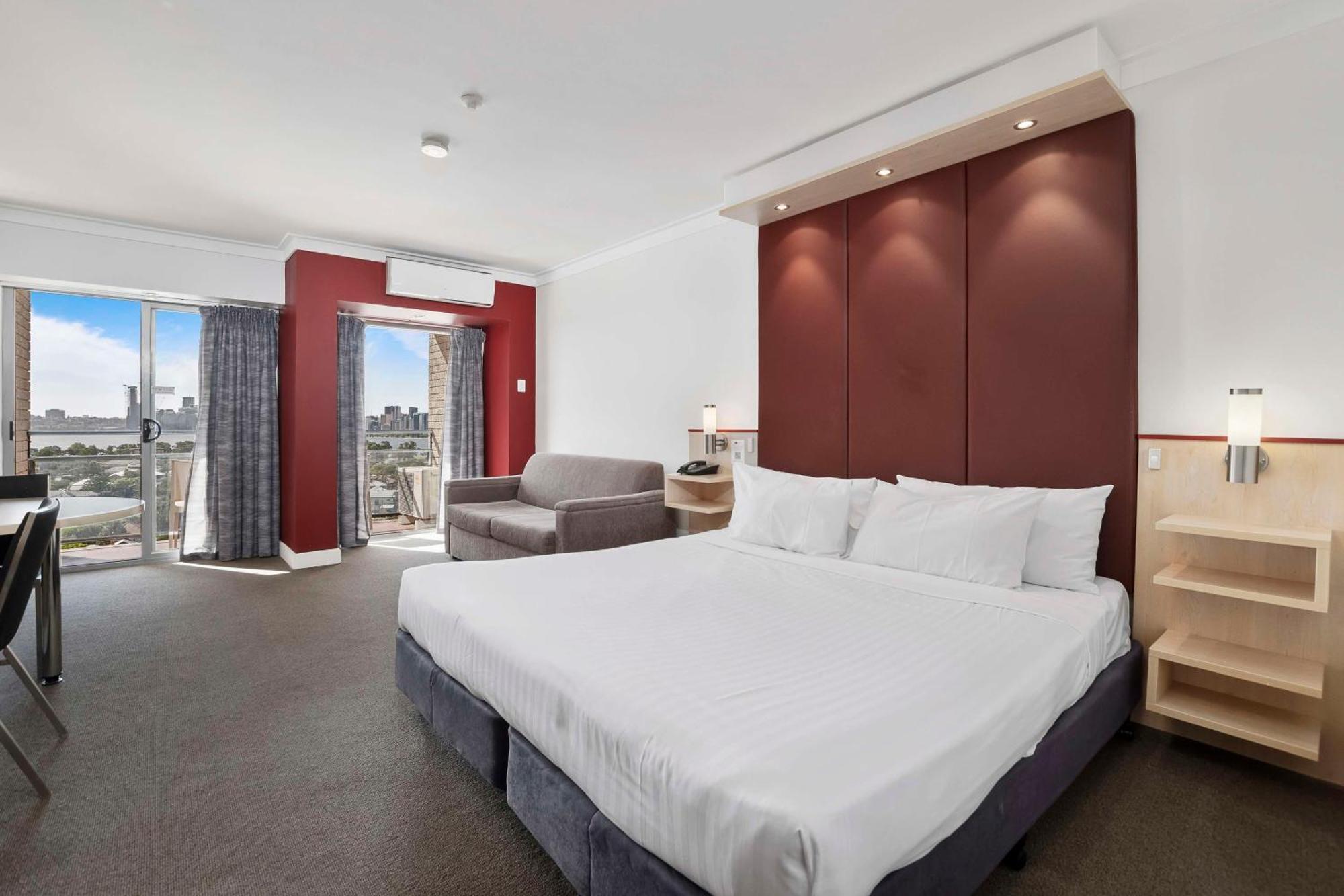 Metro Hotel פרת'' מראה חיצוני תמונה