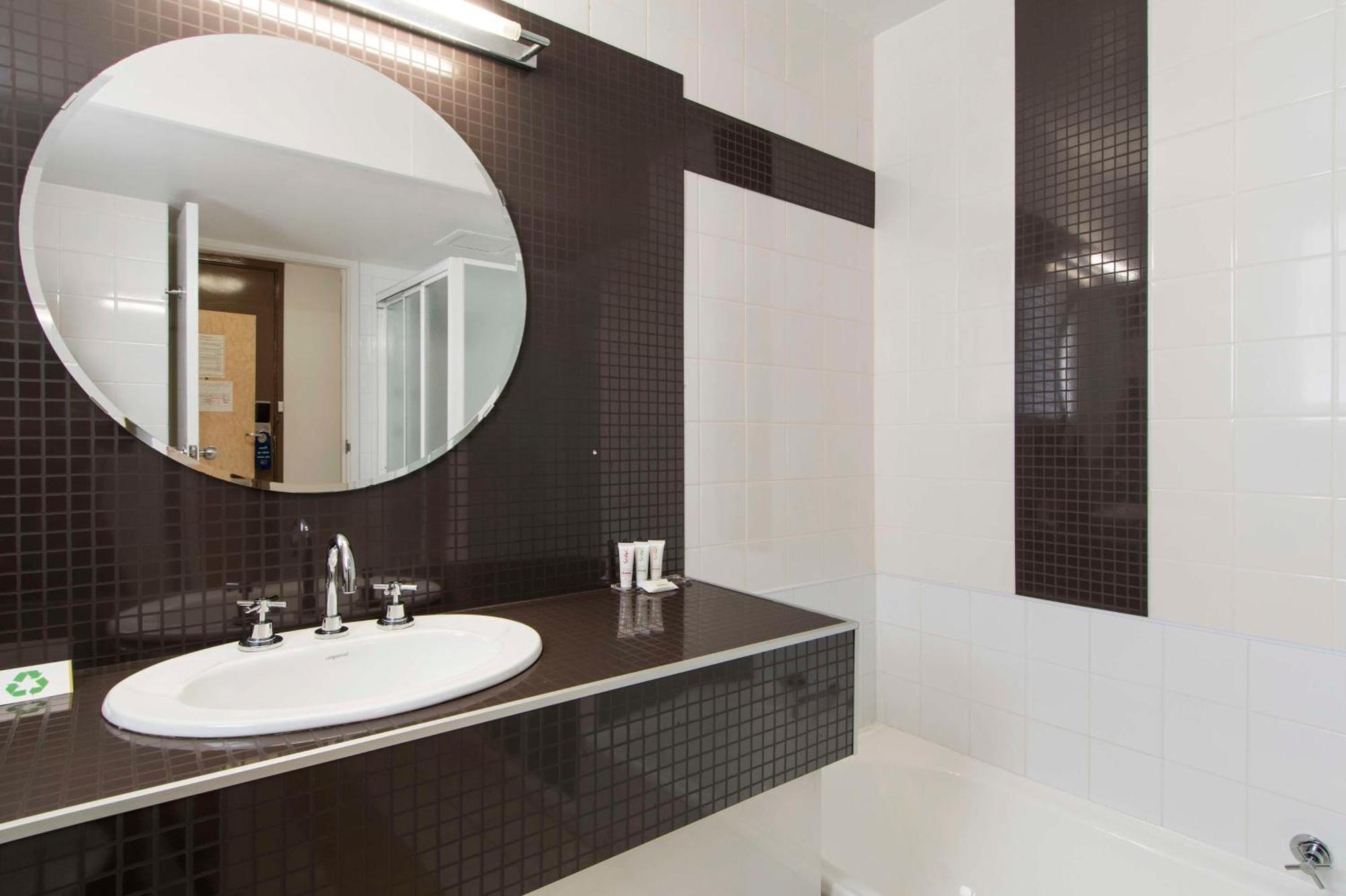 Metro Hotel פרת'' מראה חיצוני תמונה